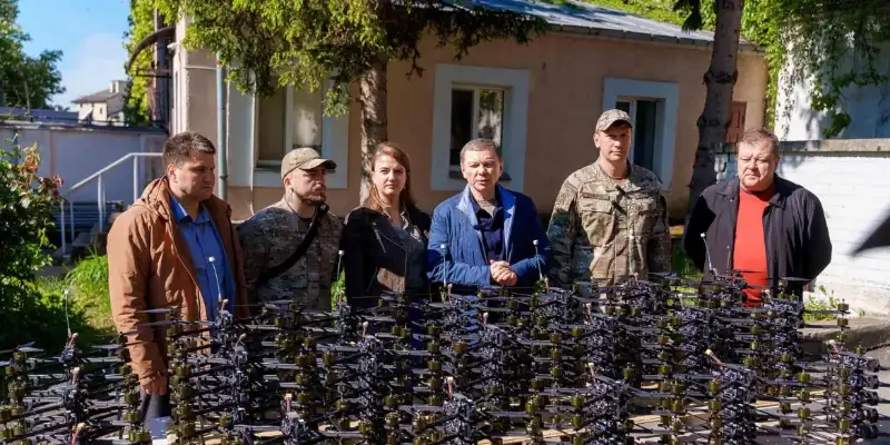 З Вінниці передали 150 модернізованих дронів для бригади «Азов»