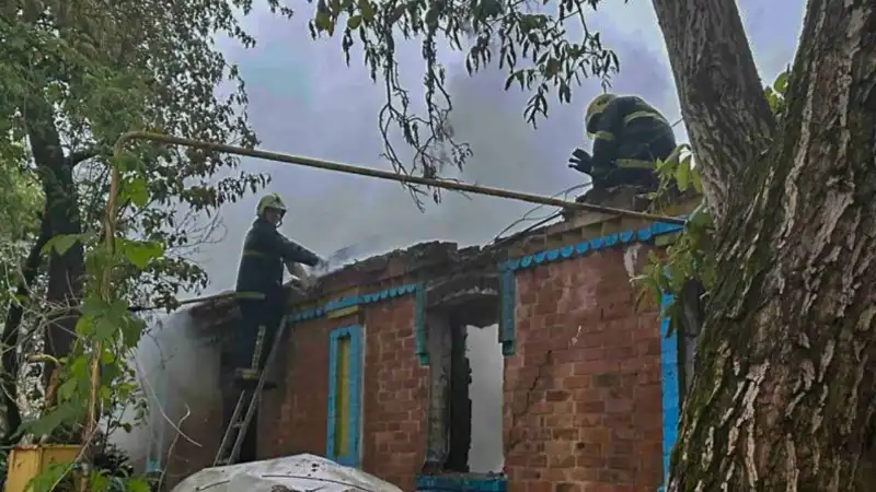 Чотири пожежі за добу: на Вінниччині горіли будинки, солома та господарські споруди Чотири пожежі за добу: на Вінниччині горіли будинки, солома та господарські споруди
