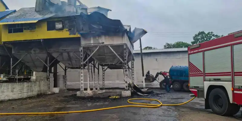 На Вінниччині рятувальники ліквідували пожежу на зерноочисному підприємстві На Вінниччині рятувальники ліквідували пожежу на зерноочисному підприємстві