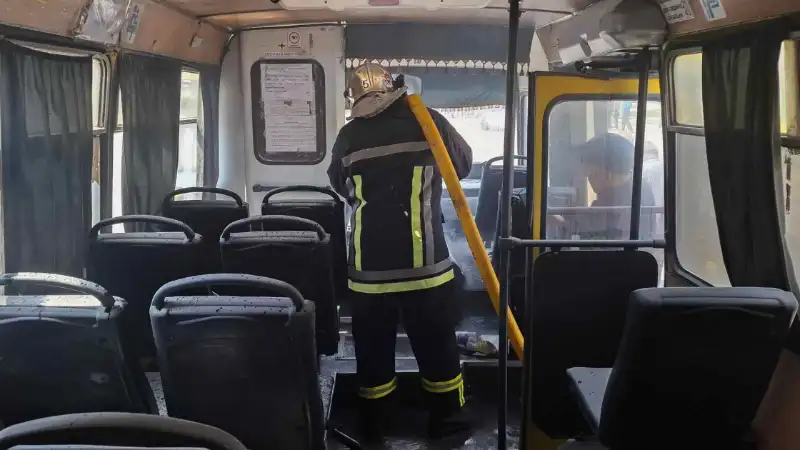 У Вінниці горіла маршрутка – пожежу ліквідували рятувальники У Вінниці горіла маршрутка – пожежу ліквідували рятувальники
