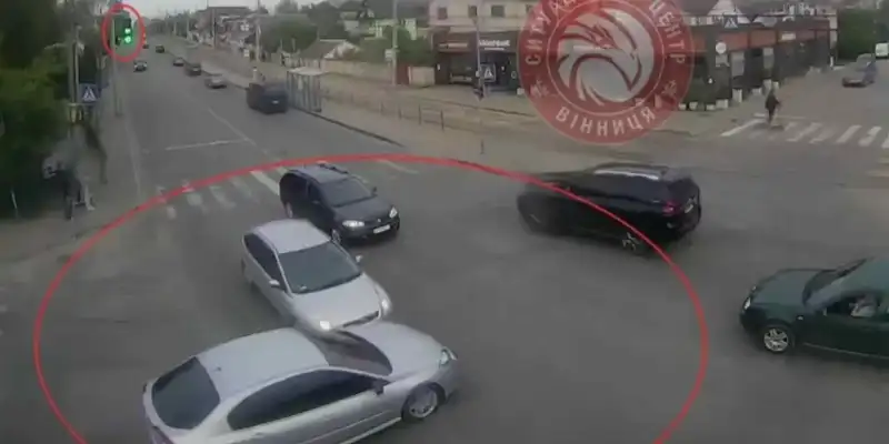 У Вінниці на перехресті Келецької та Шевченка сталася ДТП: винуватець не надав перевагу