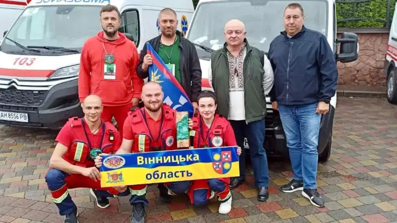 Вінницькі медики вибороли “срібло” на всеукраїнському чемпіонаті з екстреної медичної допомоги Вінницькі медики вибороли “срібло” на всеукраїнському чемпіонаті з екстреної медичної допомоги