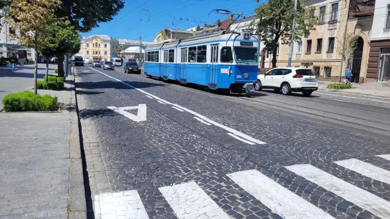У центрі Вінниці облаштували смугу лише для тролейбусів і автобусів У центрі Вінниці облаштували смугу лише для тролейбусів і автобусів