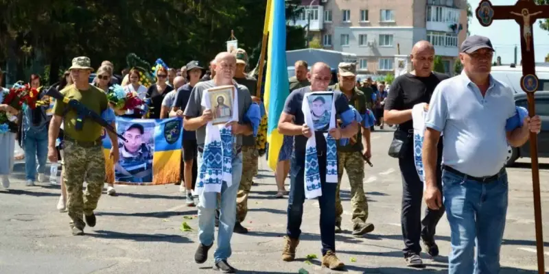 Бершадська громада провела в останню путь загиблого воїна Руслана Терінчика
